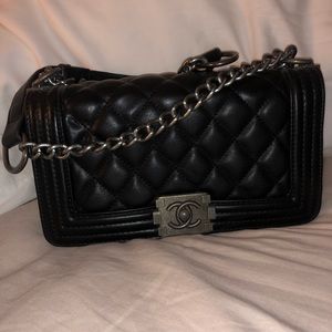 CHANEL boy bag